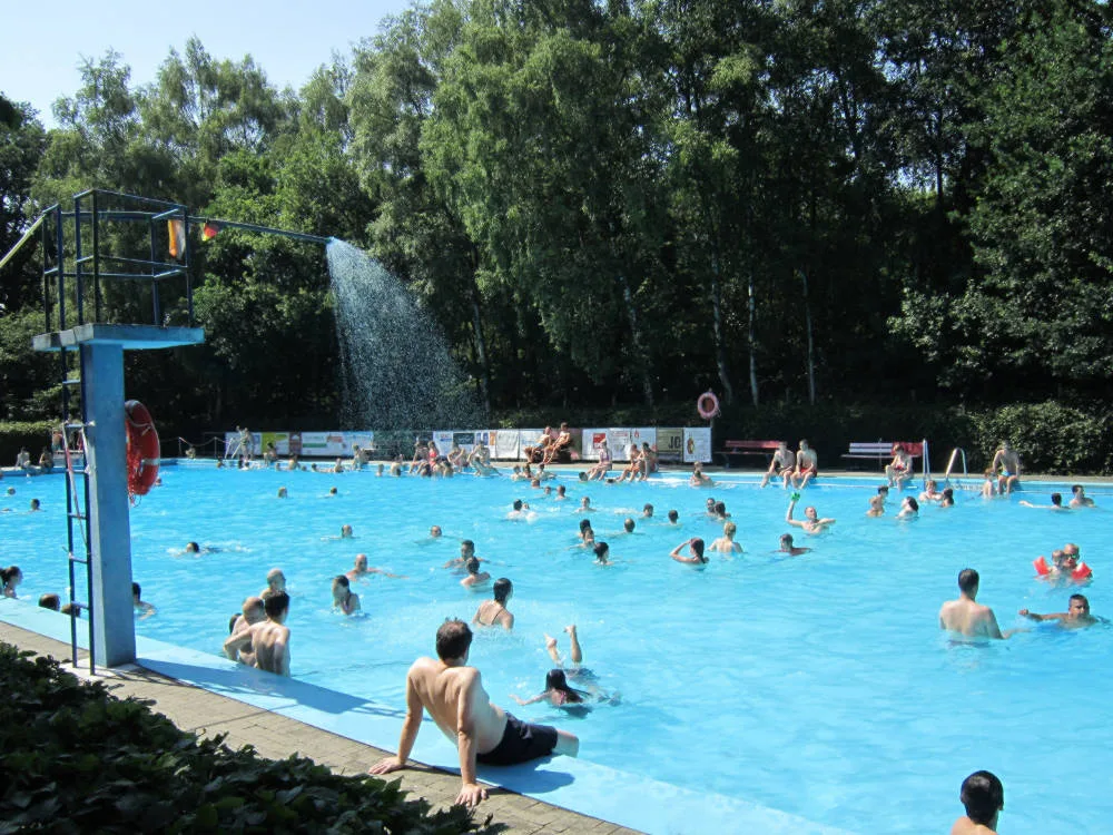 Das Schwimmbecken des Freibads Eckbusch