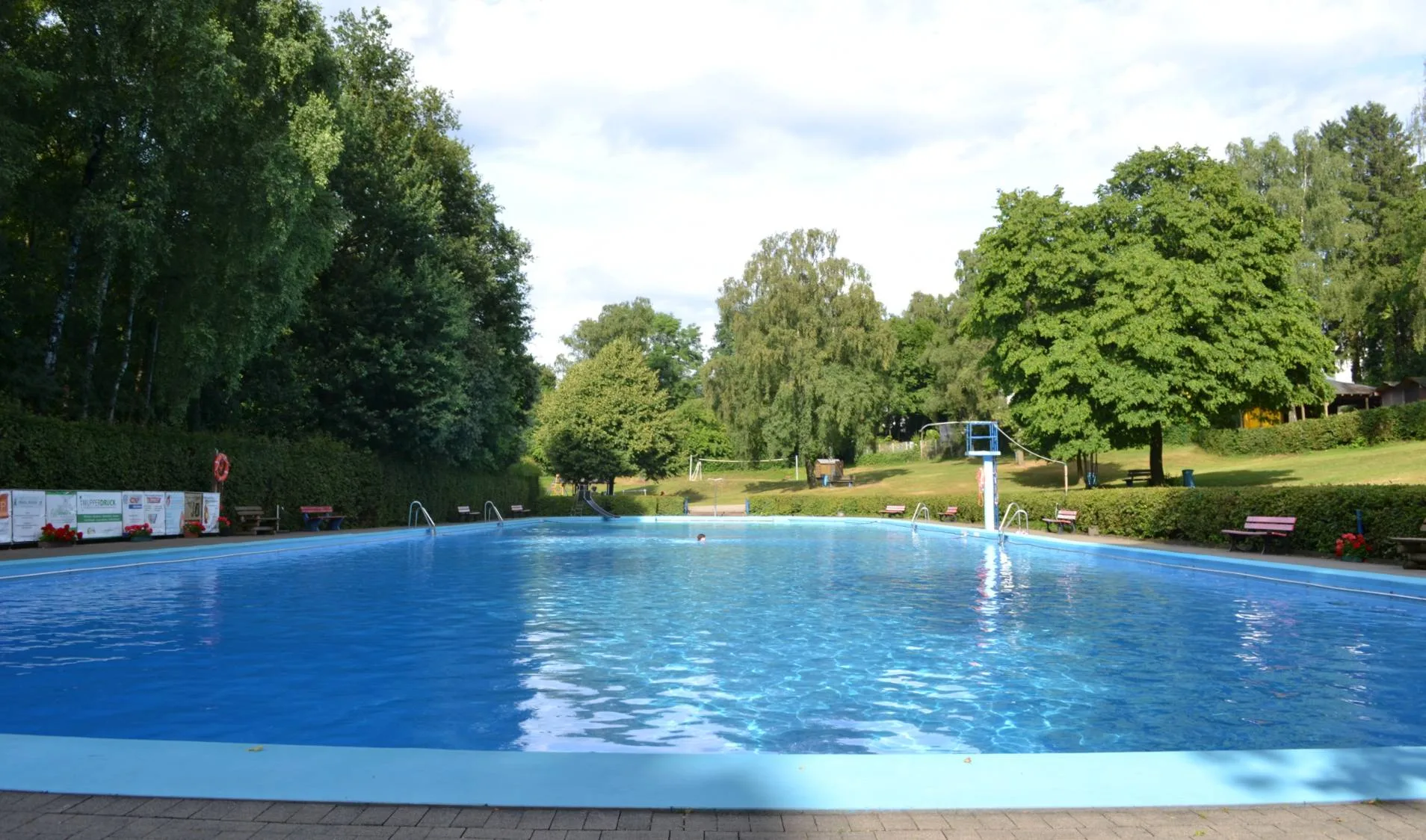 Das Schwimmbecken des Freibads Eckbusch